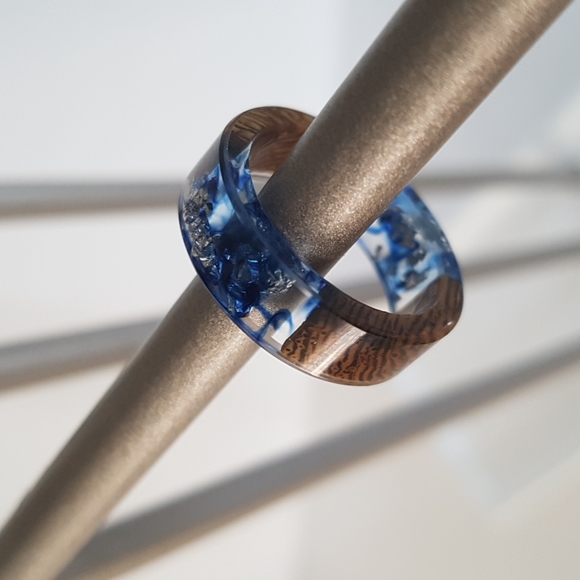 Wood Clear Resin Ring - Picture 5 of 8